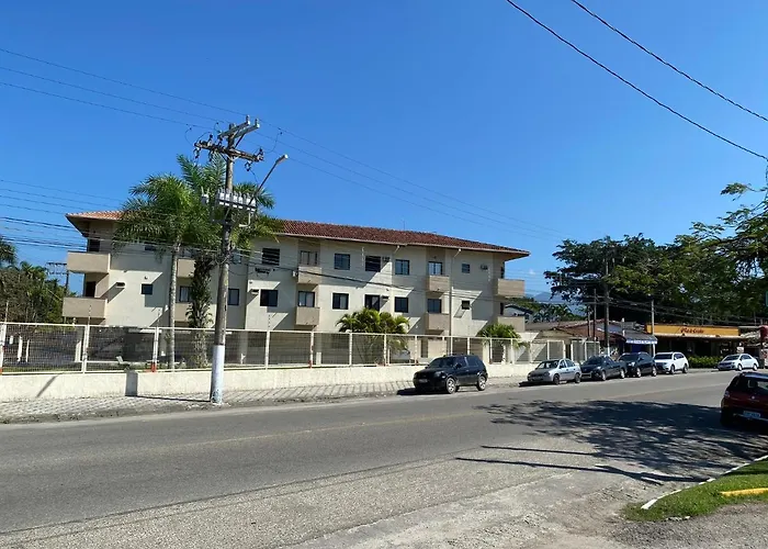 Apartamento Ubatuba, Itaguá, bem localizado, duas vagas de garagem